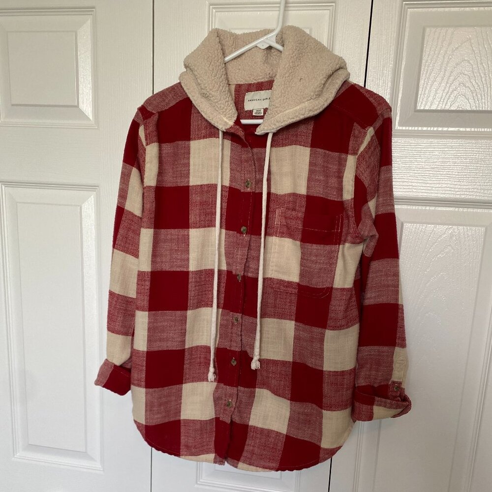 American Eagle AE Cabin Cropped Flannel Shirt Jacket With Hood Size S Red Plaid